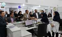 فرماندار گراش با حضور در بیمارستان گراش، با پرستاران دیدار کرد